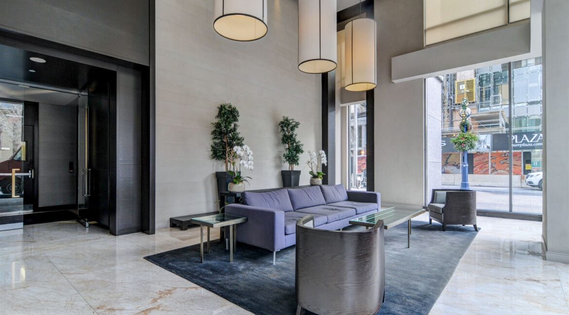 12-(Amenities) BuildingLobby