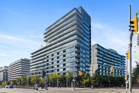 1 BDRM Condominium for Sale at 120 Bayview Ave in Toronto. Presented by Dawna Borg, Broker or Nikki Borg, Sales Representative at RE/MAX Premier Inc. ‪(416)987-8000