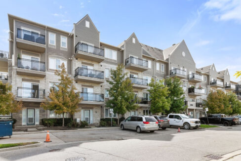 1+1 BDRM Condo Townhouse now soldat 3055 Thomas St in Mississauga. Presented by Dawna Borg, Broker and Vito Bellicoso, Sales Representative at RE/MAX Premier Inc.,  Brokerage (416) 987-8000