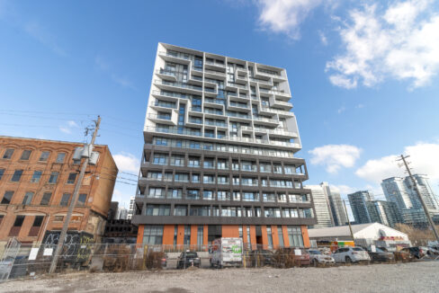 1 Bedroom Condominium for Sale at 9 Tecumseth St in Toronto. Presented by Dawna Borg, Broker or Nikki Borg, Sales Representative at RE/MAX Premier Inc., Brokerage (416)987-8000