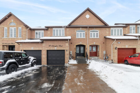 3 BDRM Townhouse for Sale on Auraglen St., in Richmond Hill Presented by Nikki Borg, Sales Representative at RE/MAX Premier Inc., Brokerage (416)987-8000