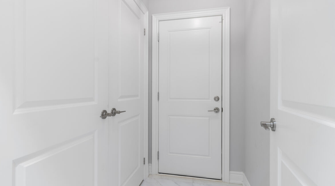 52_Montrose_Blvd_014