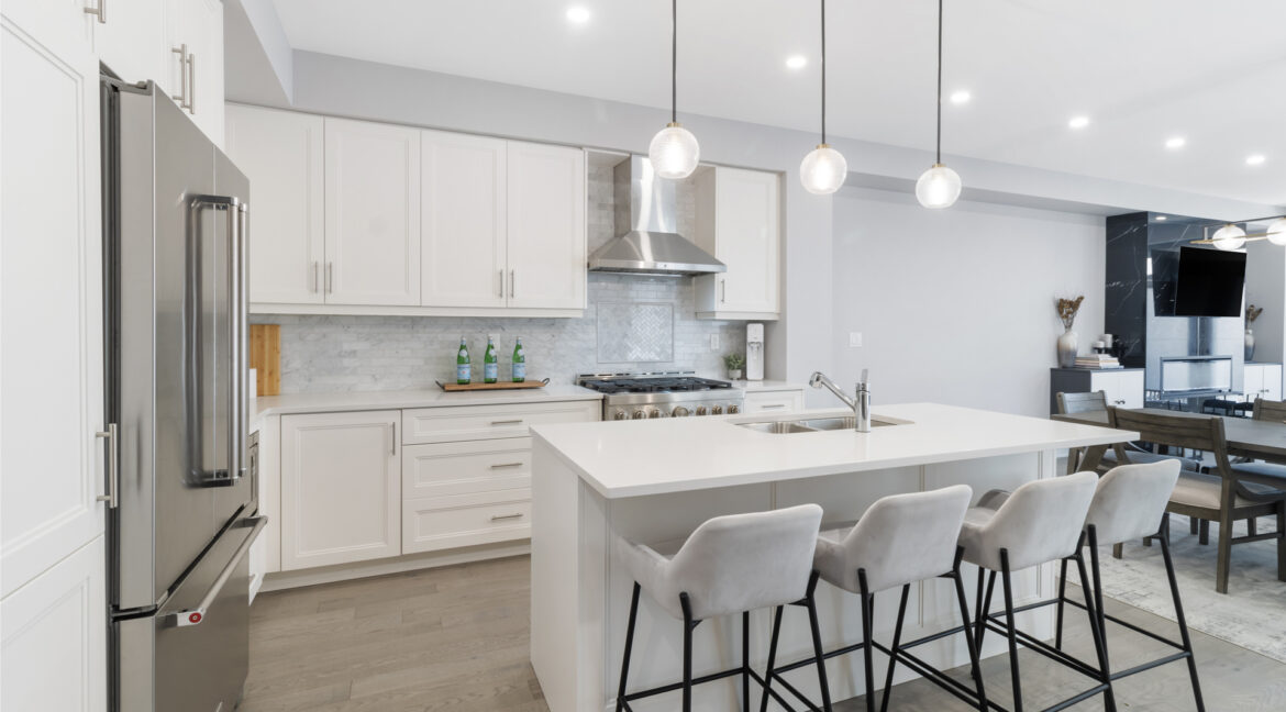 52_Montrose_Blvd_017
