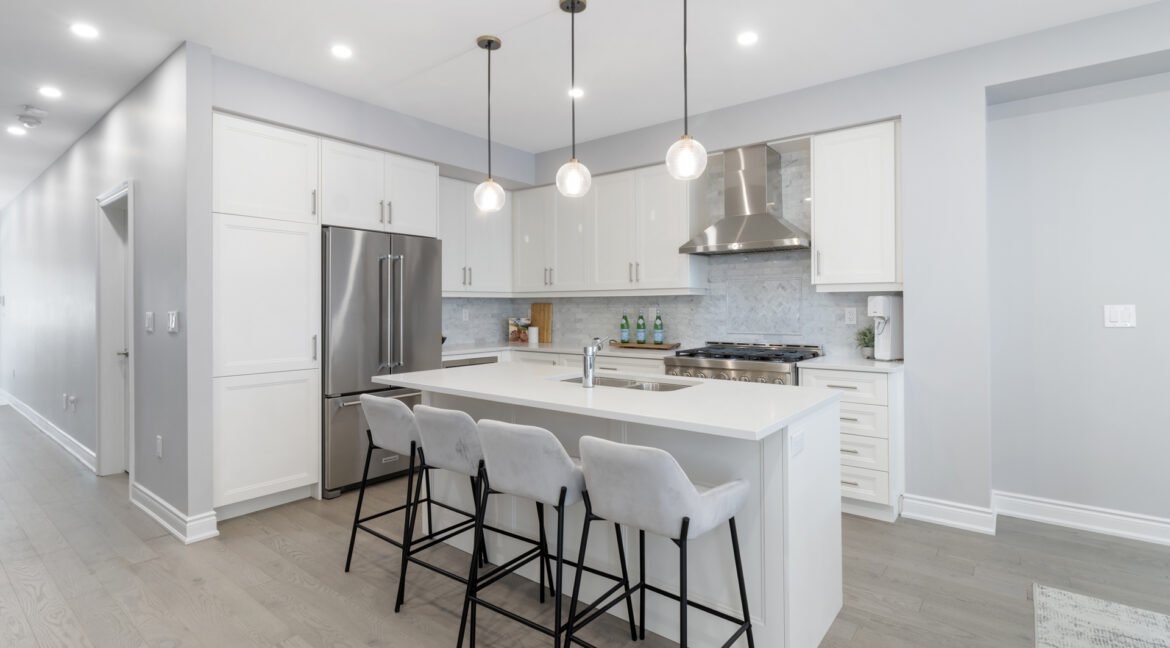 52_Montrose_Blvd_018