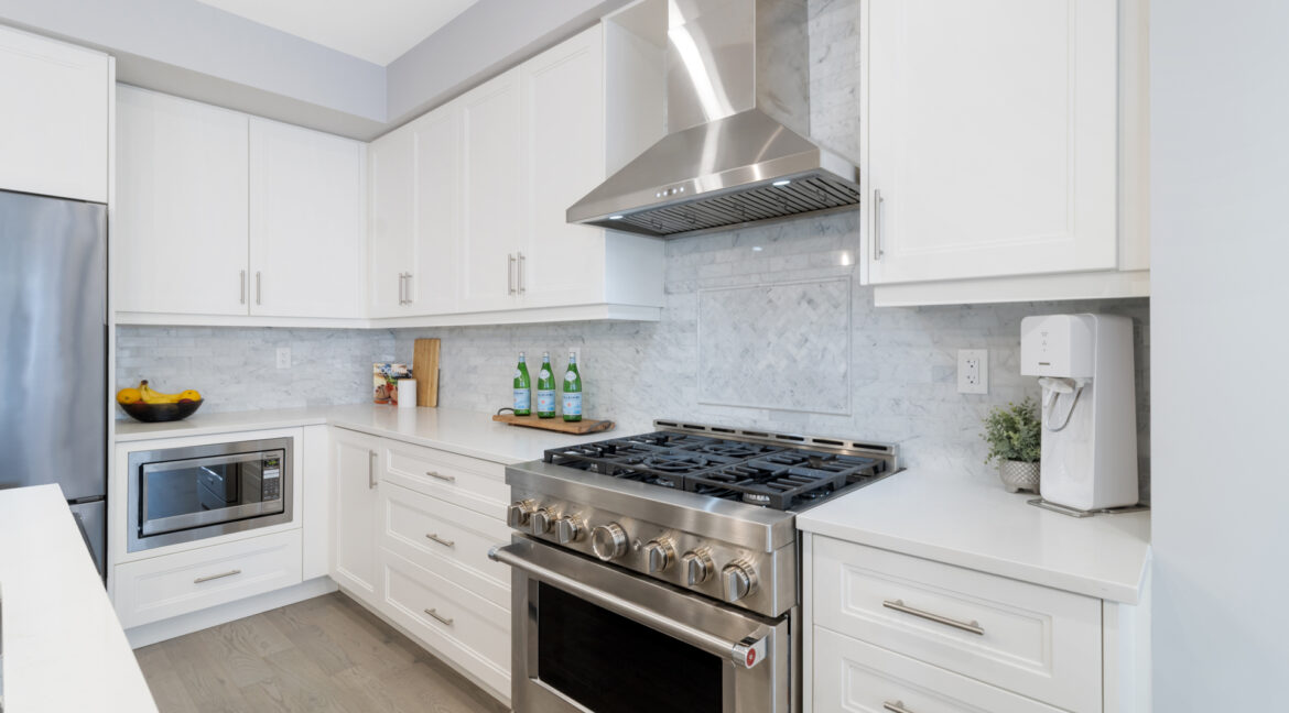 52_Montrose_Blvd_024