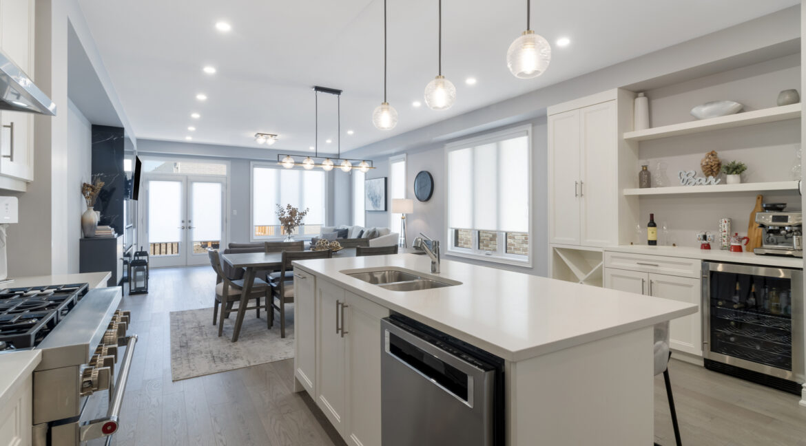 52_Montrose_Blvd_026