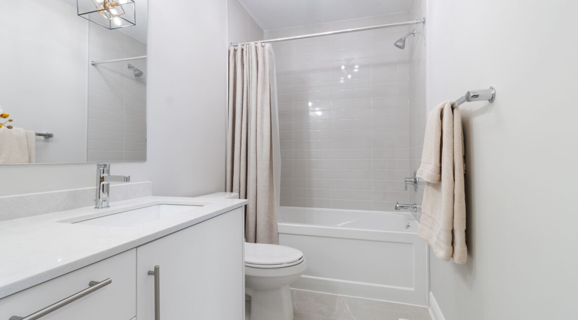 52_Montrose_Blvd_049