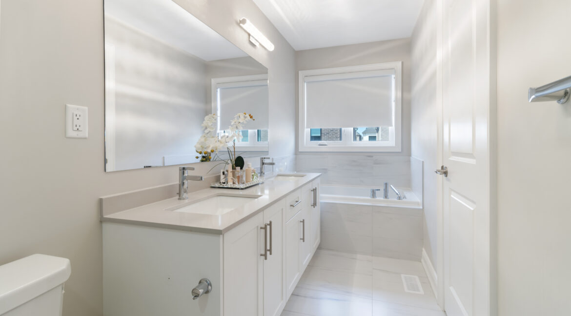 52_Montrose_Blvd_057