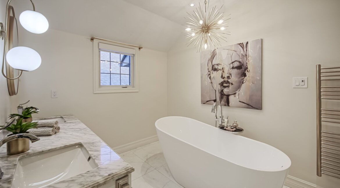 22-BedroomPrimary_Ensuite-1