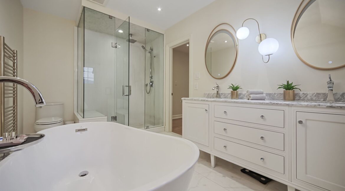 23-BedroomPrimary_Ensuite-2