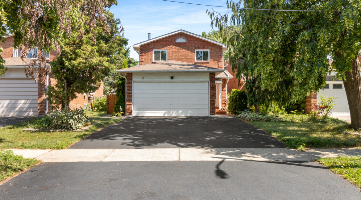 26_Ecclestone_Drive_001