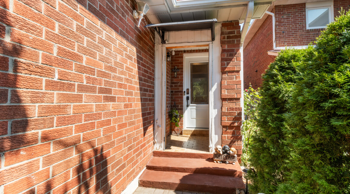 26_Ecclestone_Drive_010