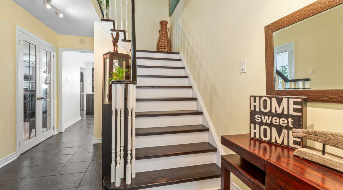 26_Ecclestone_Drive_012