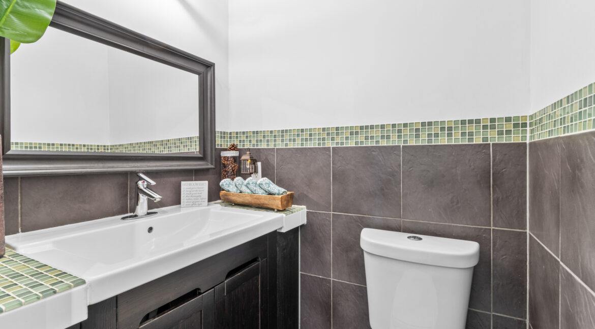 26_Ecclestone_Drive_013