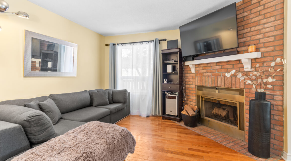 26_Ecclestone_Drive_014