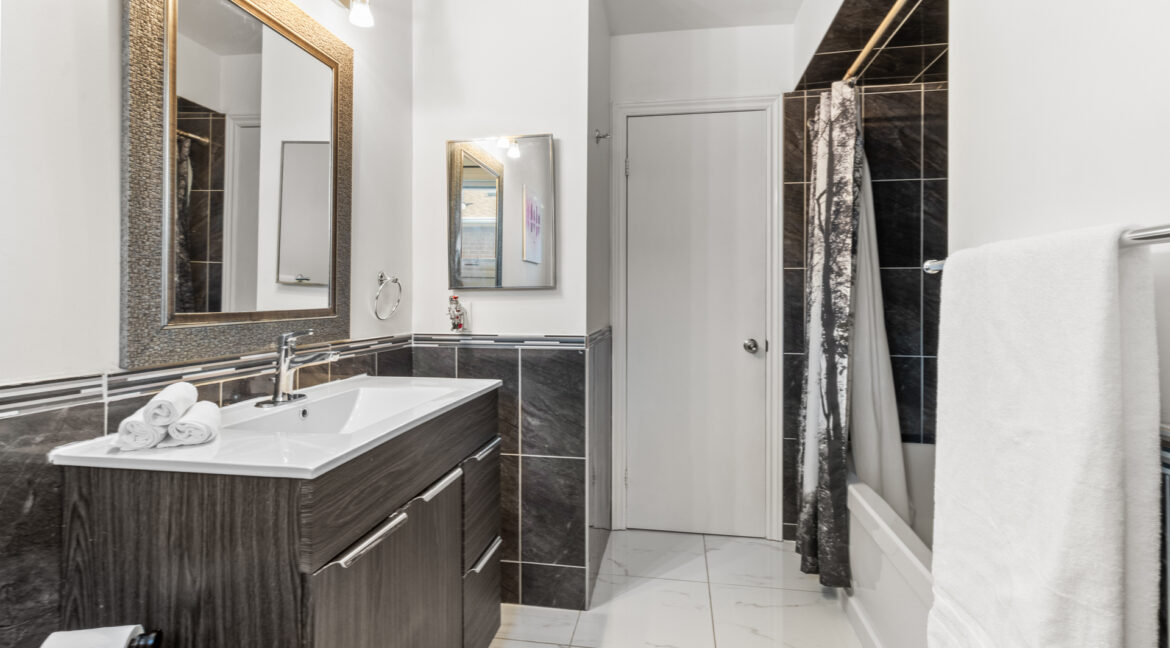 26_Ecclestone_Drive_036