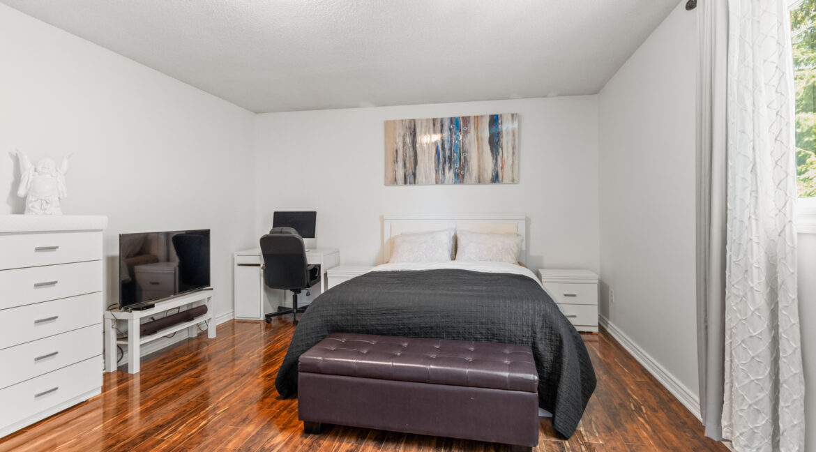 26_Ecclestone_Drive_039