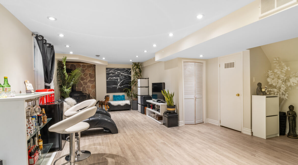 26_Ecclestone_Drive_049