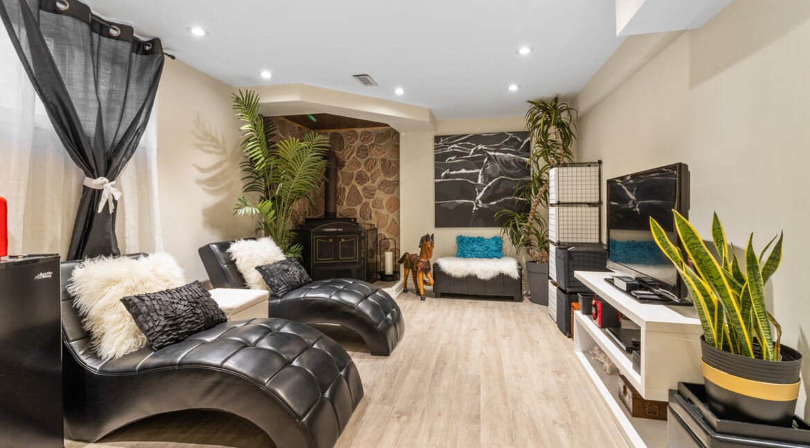 26_Ecclestone_Drive_050