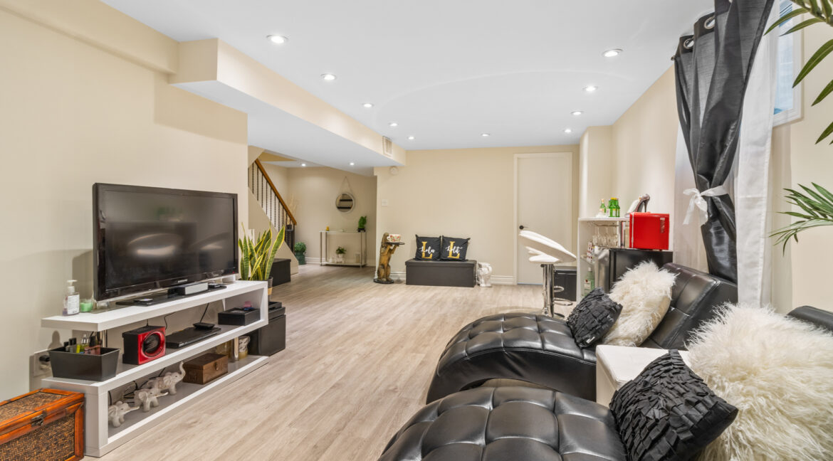 26_Ecclestone_Drive_051
