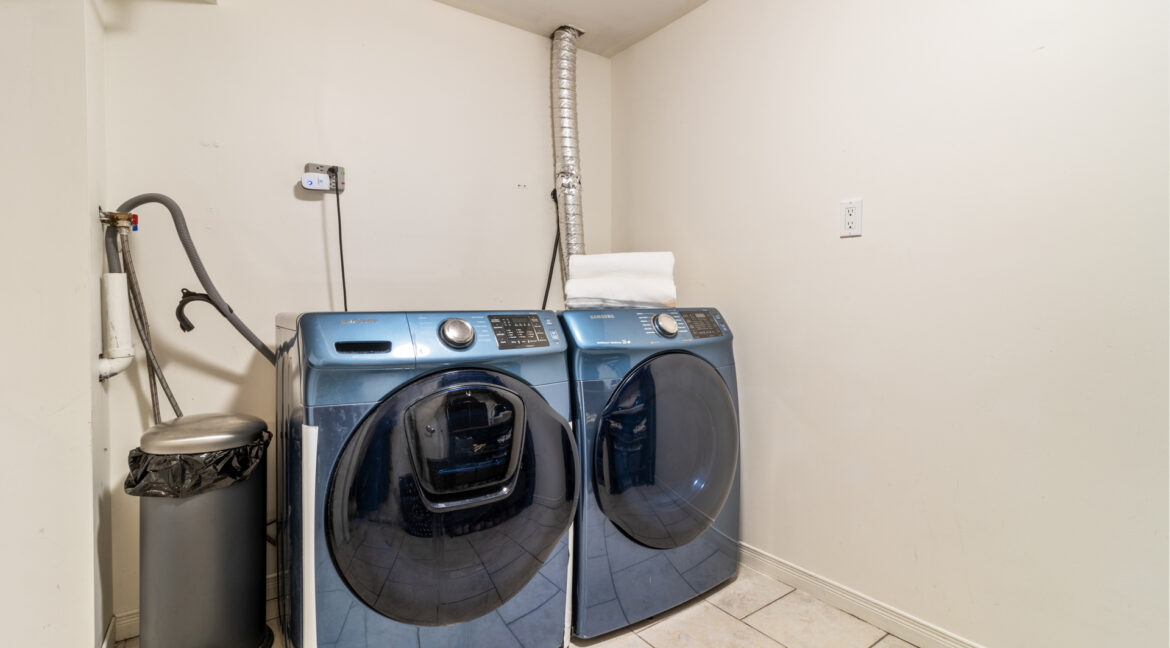 26_Ecclestone_Drive_052