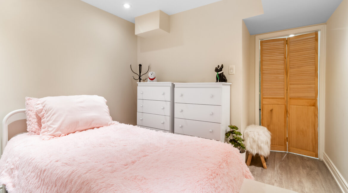 26_Ecclestone_Drive_055