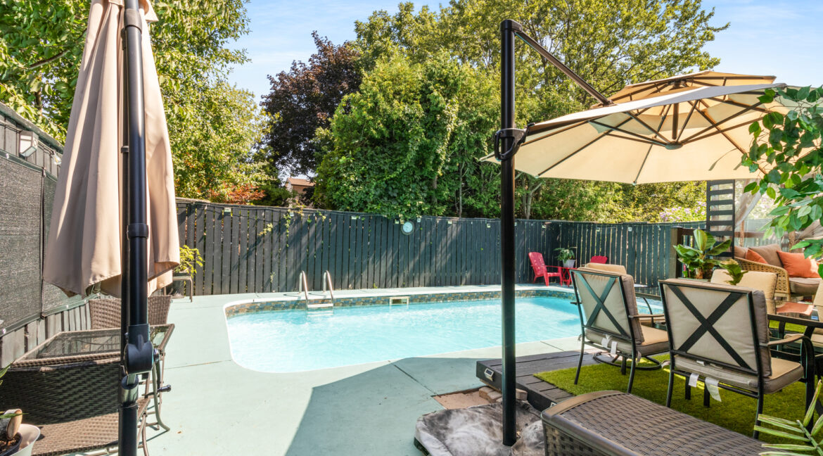 26_Ecclestone_Drive_058