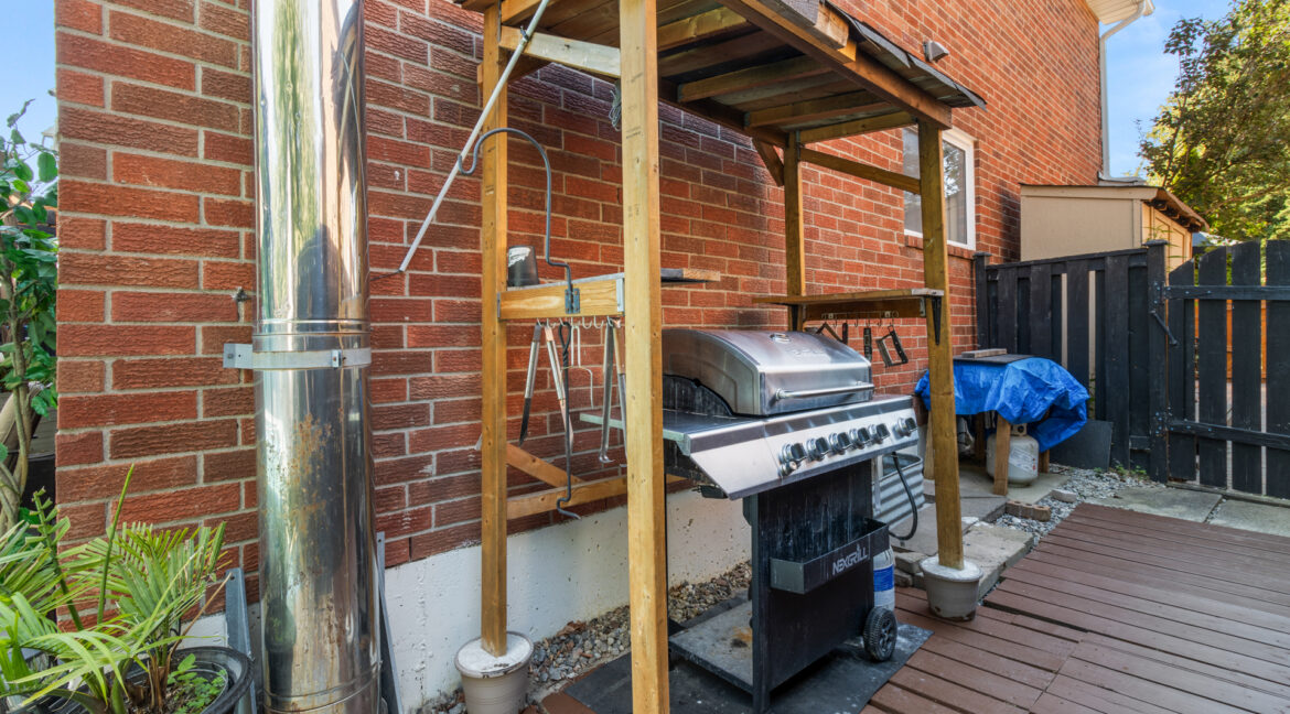 26_Ecclestone_Drive_064