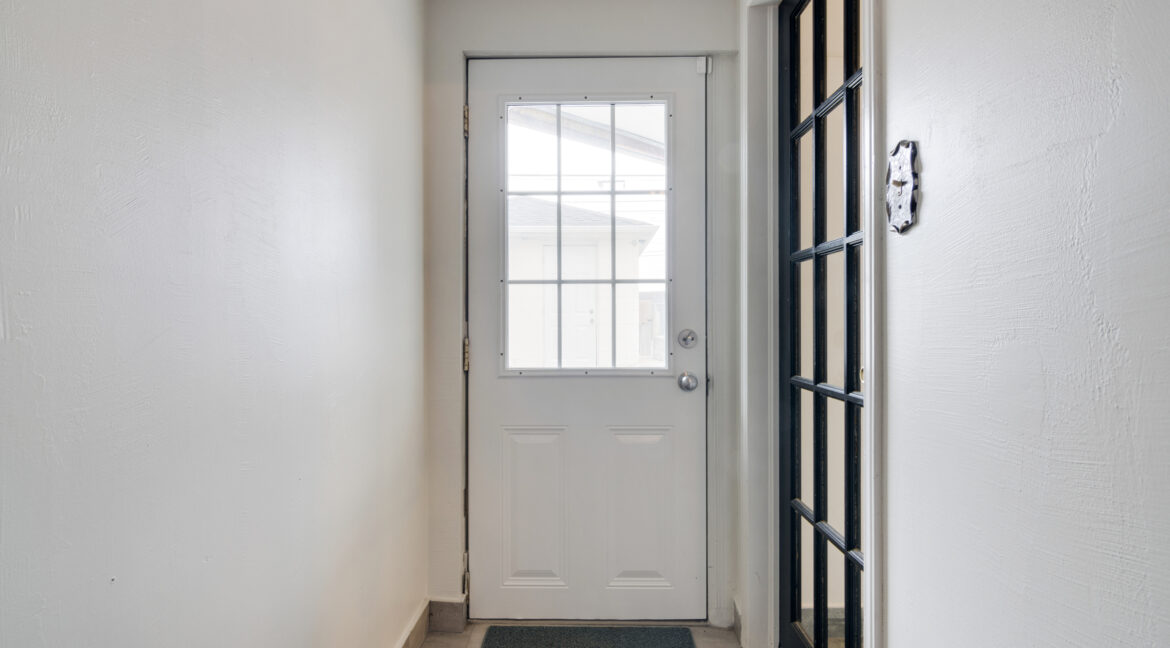 328_Gilbert_Ave_045