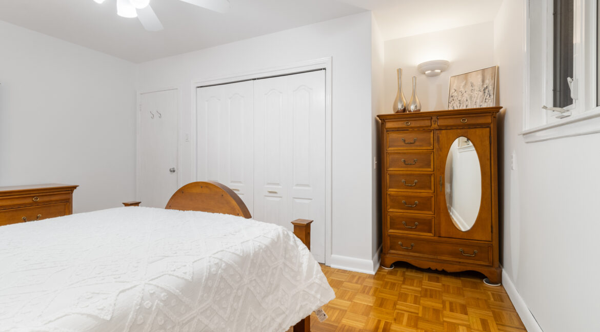 203_Martin_Grove_Road_045