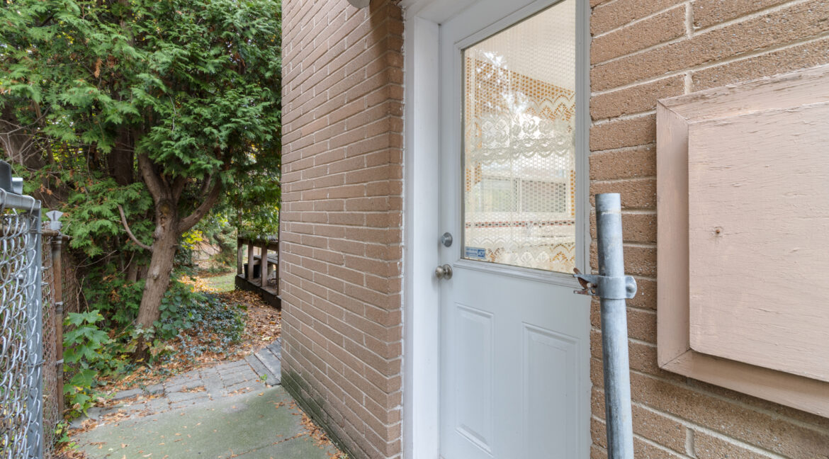 203_Martin_Grove_Road_066