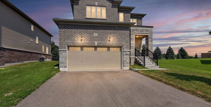 4 Bedroom Home for Sale at 23 Autumn Drive Wasaga Beach. Presented by Dawna Borg, Broker at REMAX Premier Inc., Brokerage (416)987-8000