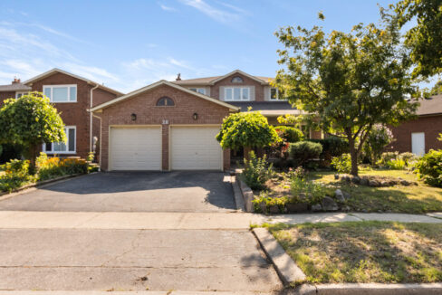 4+1 Bedroom Detached Home for Sale at 28 Marevan Place in Woodbridge. Presented by Dawna Borg, Broker and Nikki Borg, Sales Representative at REMAX Premier Inc., Brokerage (416) 987-8000