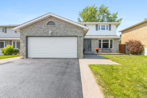 3+2 Bedroom Home now sold at 426 Maplegrove Avenue in Bradford. Presented by Dawna Borg, Broker at REMAX Premier Inc., Brokerage (416) 987-8000