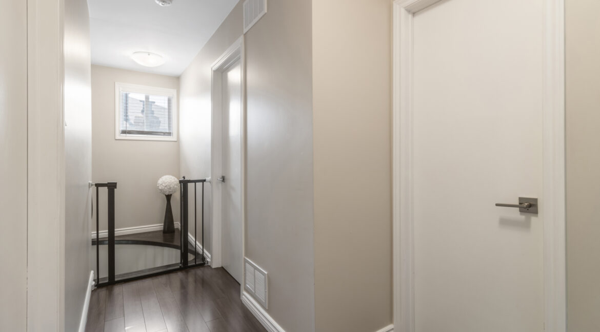 426_Maplegrove_Avenue_036