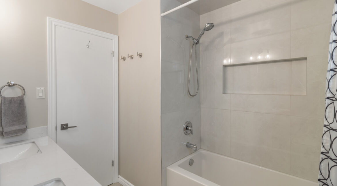 426_Maplegrove_Avenue_041