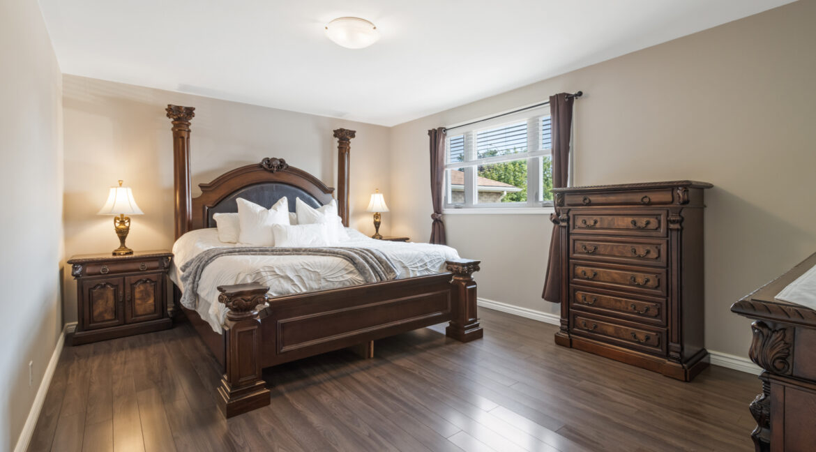 426_Maplegrove_Avenue_045