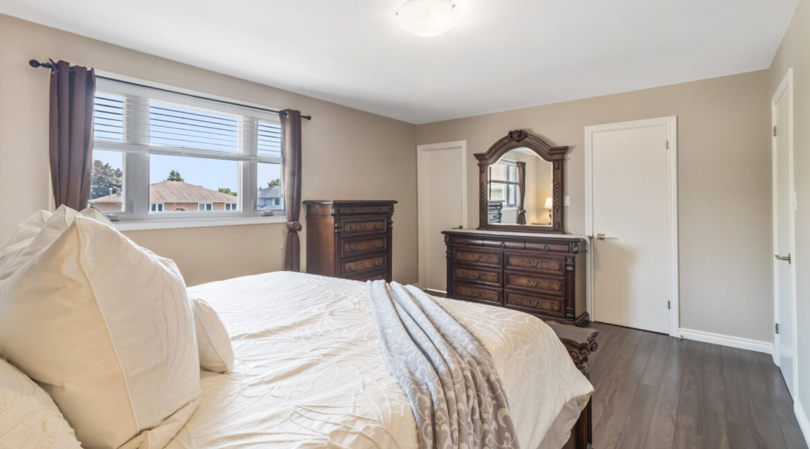 426_Maplegrove_Avenue_046