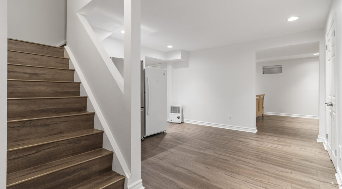 426_Maplegrove_Avenue_052