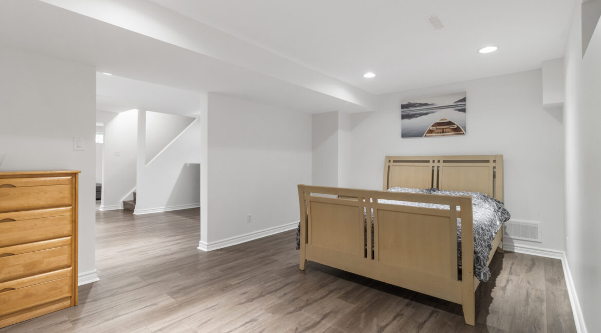 426_Maplegrove_Avenue_056