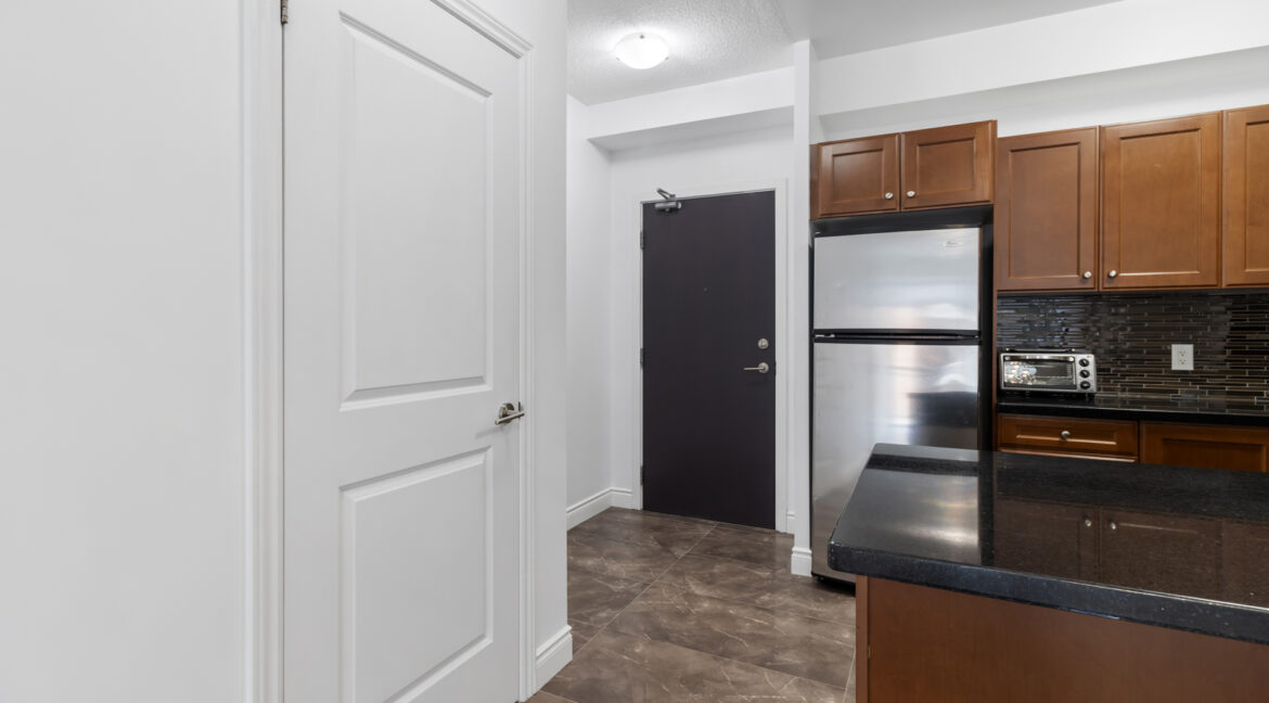 407_281_Woodbridge_Avenue_016