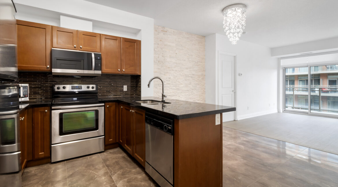 407_281_Woodbridge_Avenue_024