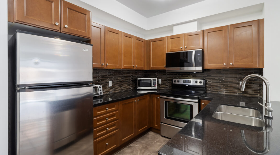 407_281_Woodbridge_Avenue_025